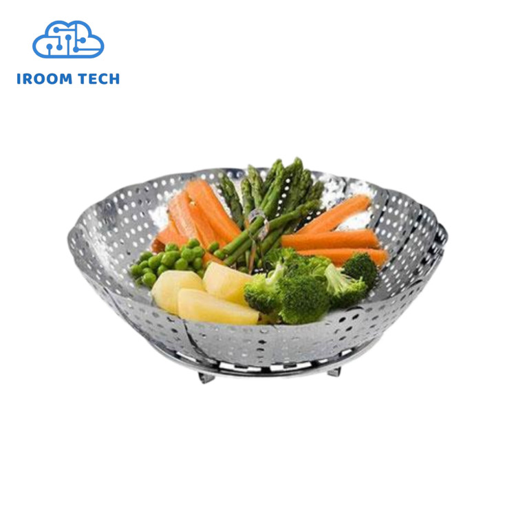 استفاده از سبد بخارپز تاشوی استیل در قابلمه برای بخارپز کردن همزمان انواع سبزیجات مغذی و حفظ ویتامین‌های غذا.